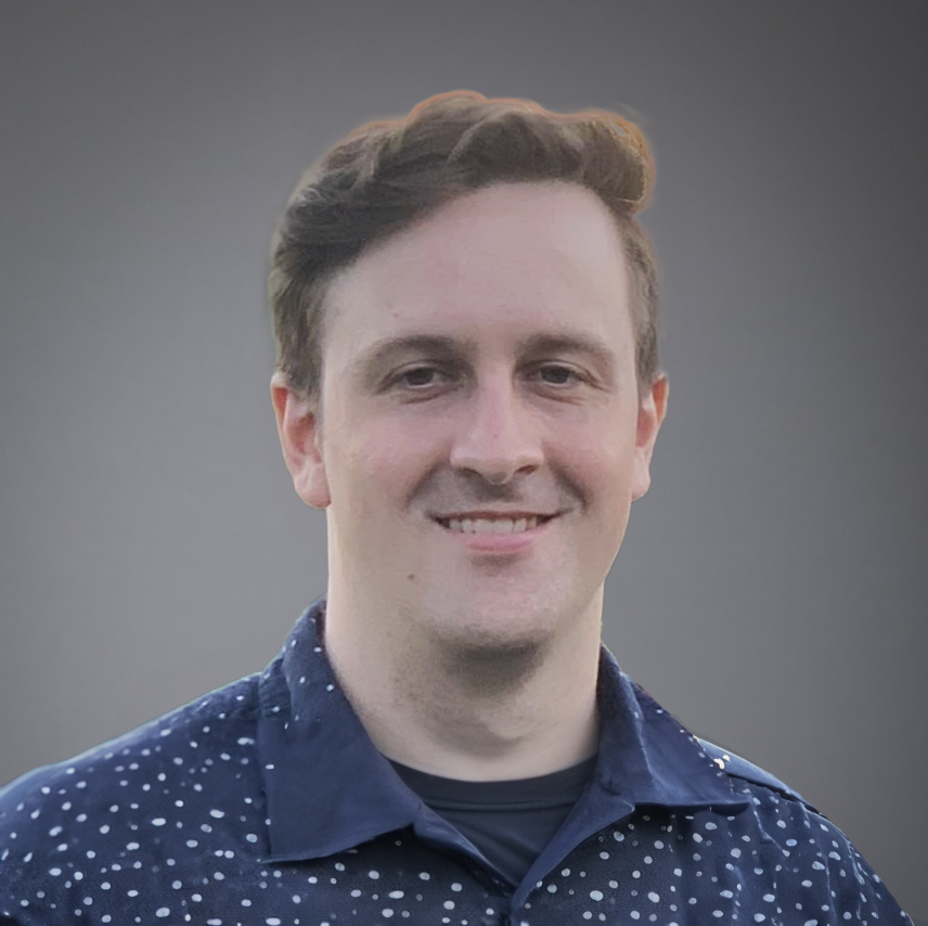 A professional in a blue polka dot shirt smiles, symbolizing SysAid's efficient ITSM Service Desk solutions. - SysAid